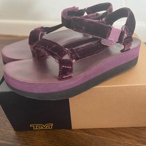 Teva Universal Flatform Velvet Fig 9